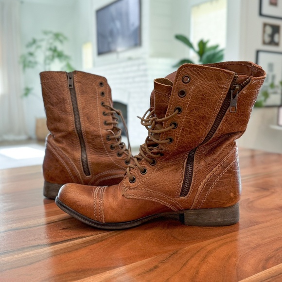 Steve Madden Troopa Combat Boot - Picture 4 of 5